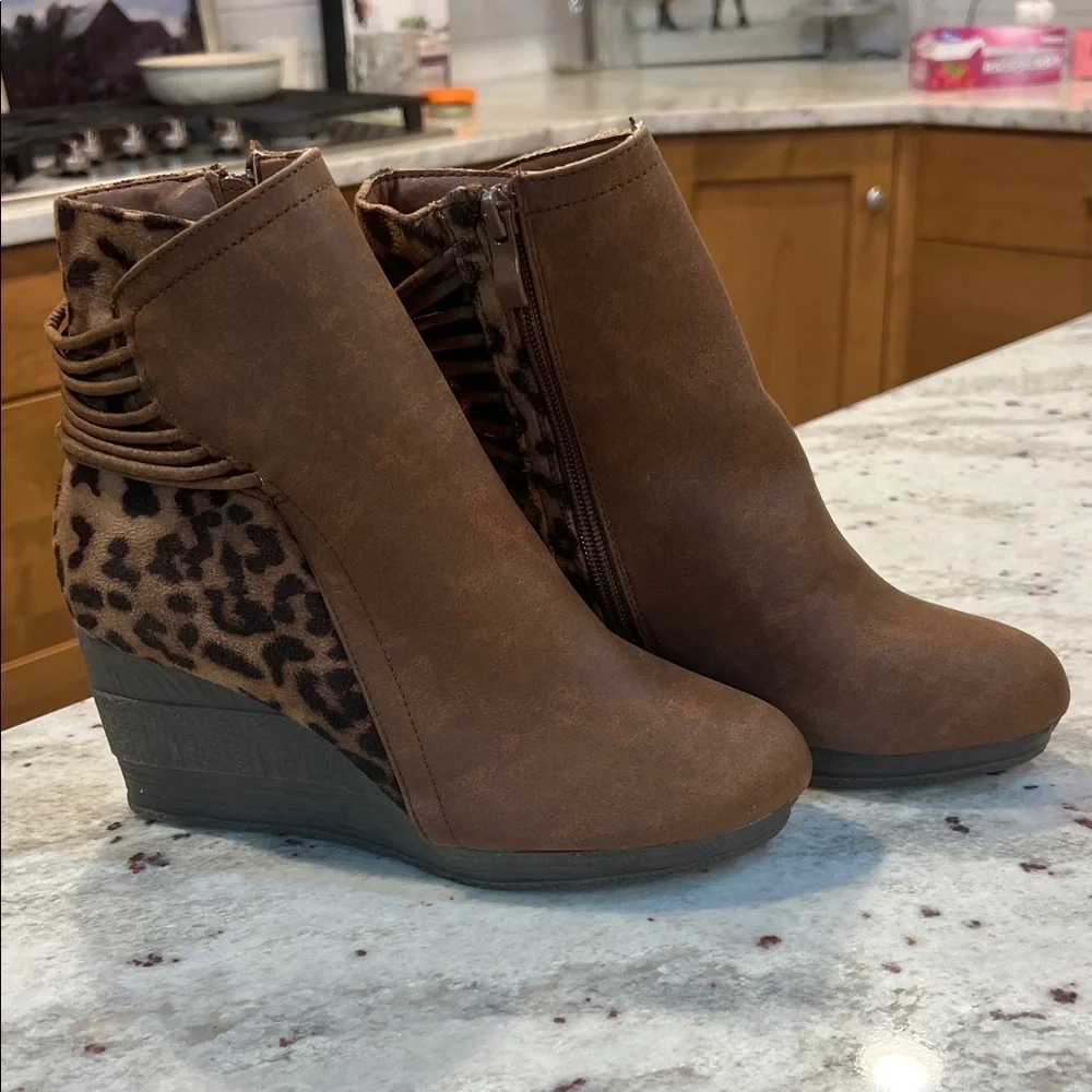 Sbicca Chestnut Ankle Booties -NWT
